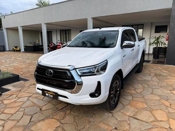 TOYOTA HILUX 2.8 D-4D TURBO DIESEL CD SRV 4X4 AUTOMÁTICO TOYOTA HILUX 2.8 D-4D TURBO DIESEL CD SRV 4X4 AUTOMÁTICO